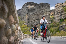 4-timers tur morgen højdepunkter i Meteora på e-cykel
