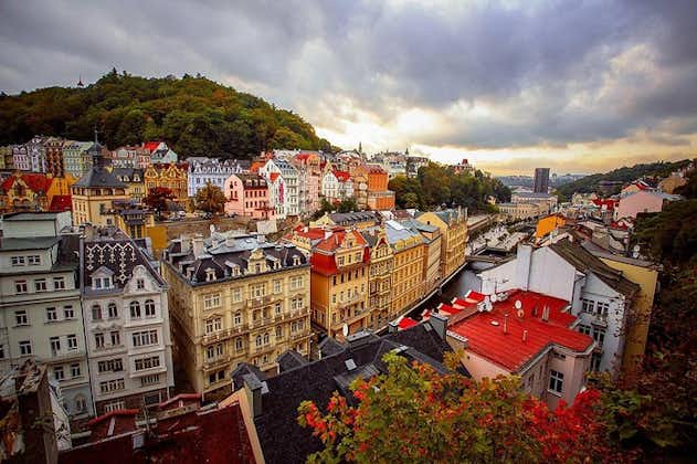 Dagstur til Karlovy Vary og St. Maurus relikvieskrin med tsjekkisk tradisjonell lunsj