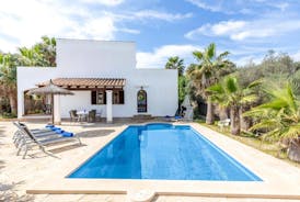 Elegant Holiday Home in Cala D'Or with Swimming Pool