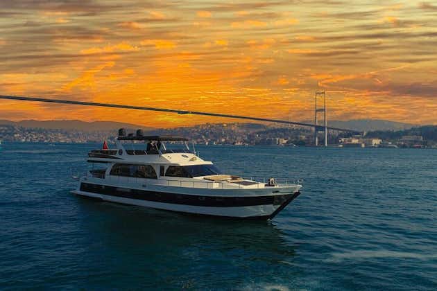 伊斯坦布尔博斯普鲁斯海峡豪华游艇上的金色日落巡游