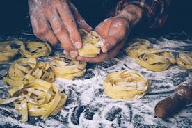 Clase tradicional de cocina casera en Génova
