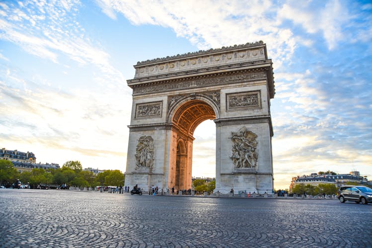 Photo of Arc de Triomphe, Paris, France.