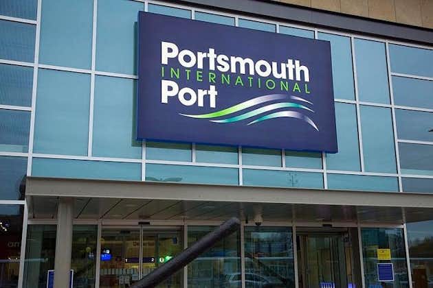 Traslado privado ida y vuelta desde el aeropuerto de Londres o LHR al puerto de cruceros de Portsmouth