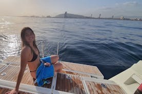 Esperienza al tramonto in barca a vela a Barcellona dal Porto Olimpico