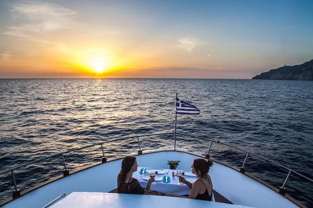  Croisière au coucher du soleil en yacht à moteur avec dîner gastronomique à 5 plats