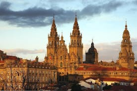 Santiago de Compostela und Valença: Tagesausflug ab Porto, Mittagessen