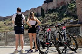 Excursão guiada de bicicletas elétricas em Málaga