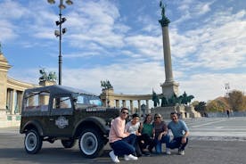 Tour classico di Budapest con jeep russa