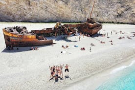 Zakynthos Halvdagstur Shipwreck beach Blue Caves med liten båt