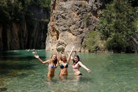 游览天然温泉和 Salto de la Novia