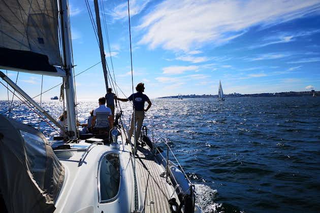 Tour di vela di Lisbona su uno yacht a vela di lusso