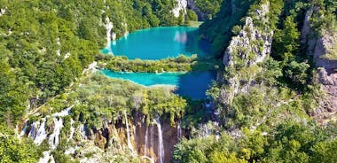 Escapada de un día para grupos pequeños al Parque Nacional de los Lagos de Plitvice desde Split