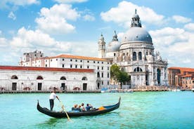 Gondolfärd och serenad i Venedig