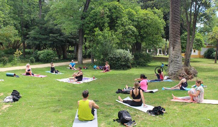 Yoga in het María Luisa Park in Sevilla