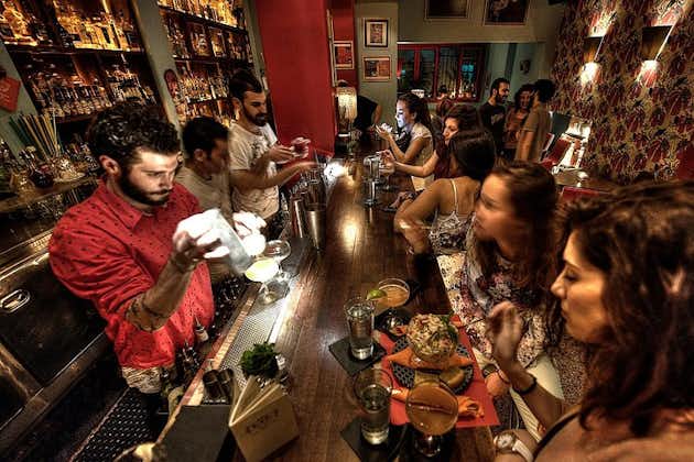雅典之夜：小团体观光与饮料和品尝美食