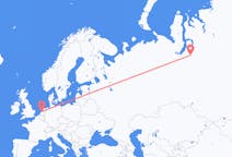 Fly fra Novyj Urengoj til Amsterdam
