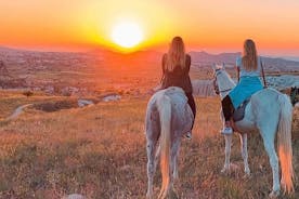Balade à cheval au coucher du soleil dans les vallées de la Cappadoce