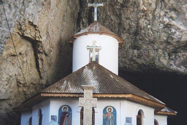 Monastero della Grotta degli Orsi e Castello di Peles