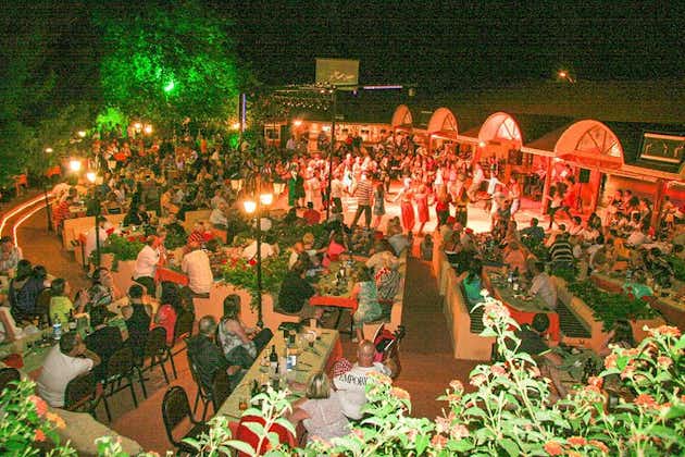 Tyrkisk nat i Marmaris centrum, traditionelle folkedanse, middag, drinks