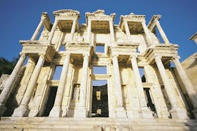 Selçuk, Ephesus, Şirince를 오가는 İzmir City Adnan Menderes Apt 개인 교통편