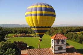 Voo de balão de ar quente sobre a Catalunha com embarque saindo de Barcelona