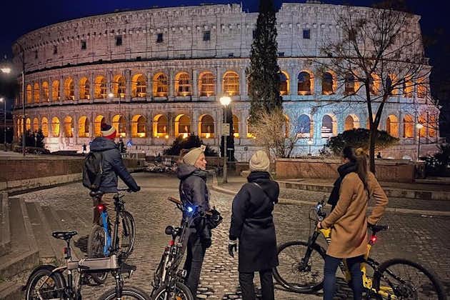 Balade à vélo électrique de nuit dans Rome avec dégustations de plats et de vins
