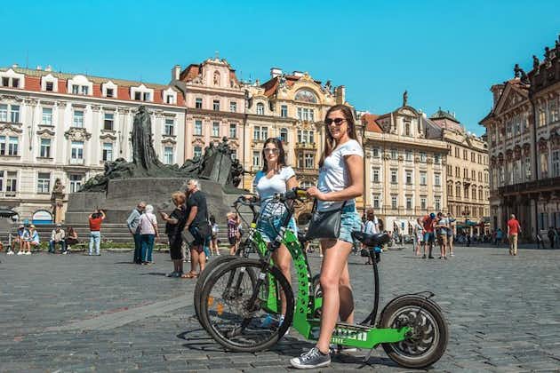 プラハの E スクーター、E バイク、またはバイク シティ観光ツアー