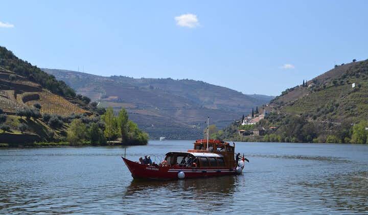 Douro Valley Tour med besök på två vingårdar, River Cruise och Lunch på Winery
