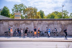小グループでのベルリンの壁と冷戦の自転車ツアー