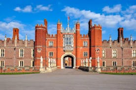 Hampton Court Palace Private Tour from London