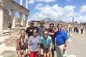 Lille gruppe guidet tur i Pompeji top højdepunkter ledet af en arkæolog