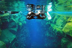 Snorkeling entre les continents à Silfra avec photos incluses