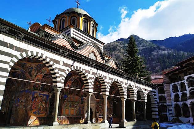 1日に2か国の2つのユネスコ世界遺産を訪問-リラ修道院とオソガボ修道院