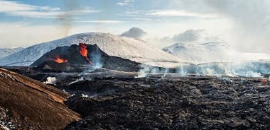 新しい火山噴火地域：アイスランドのヘリコプターツアー