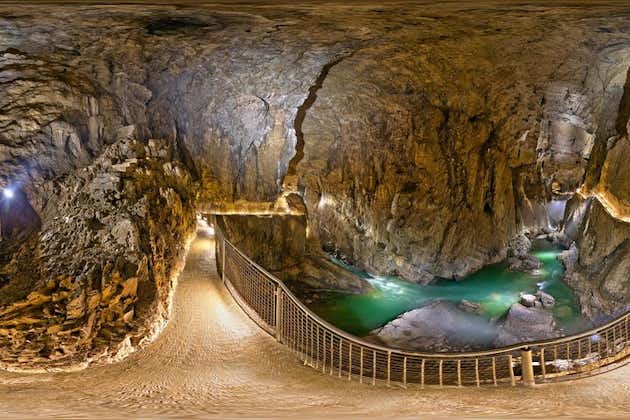 Lipica Stud Farm en Skocjan-grotten van Piran of Portoroz of Izola