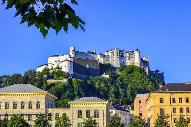 El sonido de la música y el paseo cultural con un local en Salzburgo
