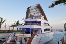 Croisière au coucher du soleil sur le bateau le plus grand et le plus luxueux d'Ayia Napa