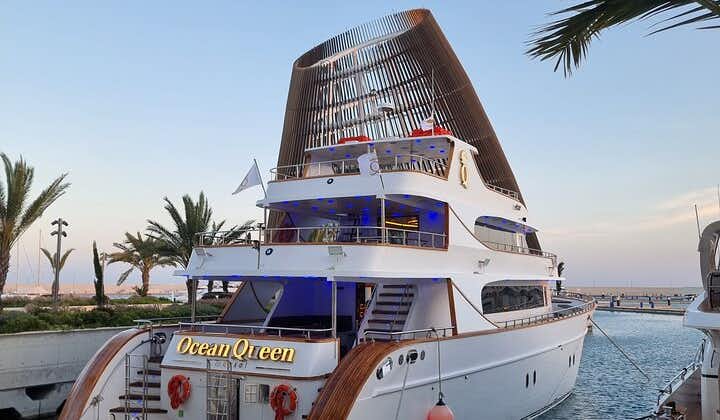 Croisière au coucher du soleil sur le bateau le plus grand et le plus luxueux d'Ayia Napa
