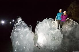 Ice Cave Lofthellir-utforskning - En permafrosthule inne i en magmatunnel.