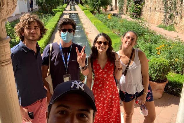 Tour privado con una perspectiva diferente de la Alhambra