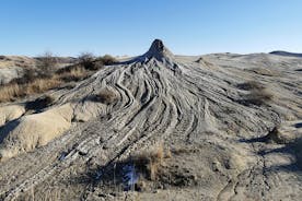 진흙 화산과 가장 큰 소금 광산 개인 투어