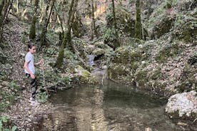Visita guiada privada a las cascadas en el bosque en Borgo Incantato