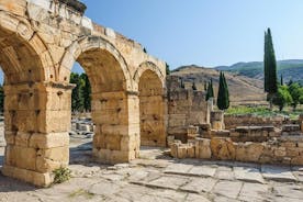 Pamukkalen kuumat lähteet ja Hierapoliksen retki Bodrumista