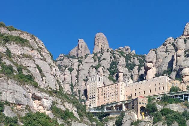 Excursión privada de día completo a Montserrat en tren + teleférico y/o cremallera