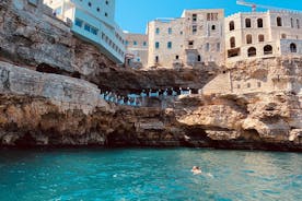 One and a half hour private boat tour of Polignano a mare