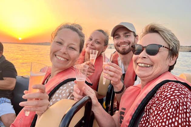 Portimão: visite guidée en bateau au coucher du soleil de Benagil avec champagne