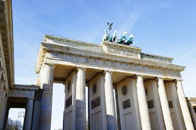 Berlin: Private Highlights Walking Tour with Local Guide and Hotel pickup