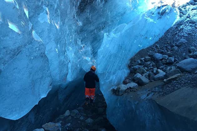 Aventure de 5 jours : grotte de glace à l'ouest de l'Islande et les aurores boréales