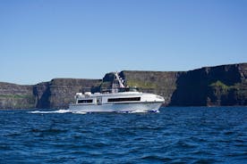 Aran Islands och Cliffs of Moher Day Cruise seglar från Galway City Docks