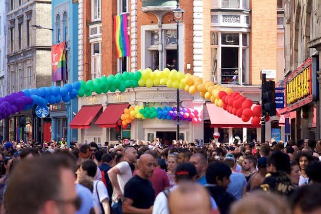 Tour gay por Londres con un local, la vida nocturna LGBTQ + del Soho, privado y personalizado 